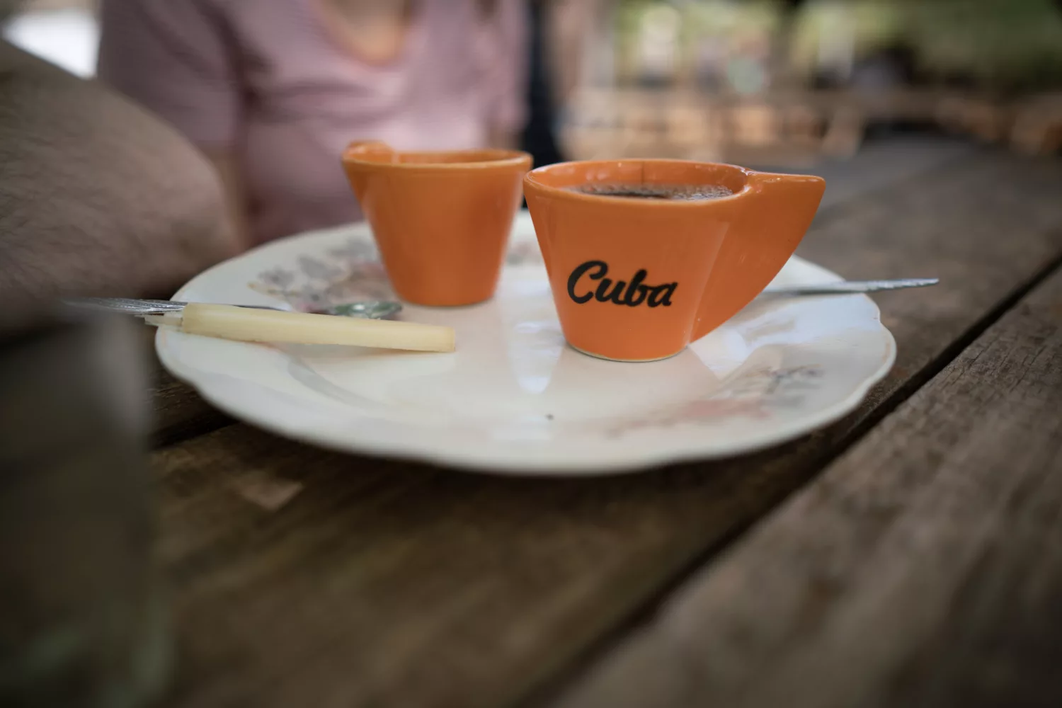 Espressotassen auf Tisch in Viñales, Kuba